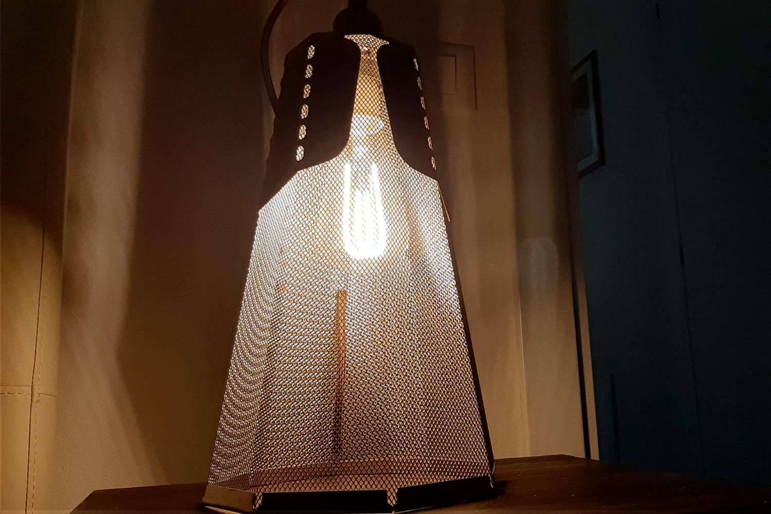 Idealight Lampade Da Terra.Recensione Frac Tavolo Una Lampada In Corten Vestita A Sera Idealight It